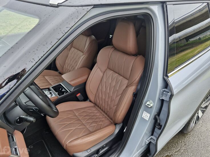 Mitsubishi Outlander (2024)