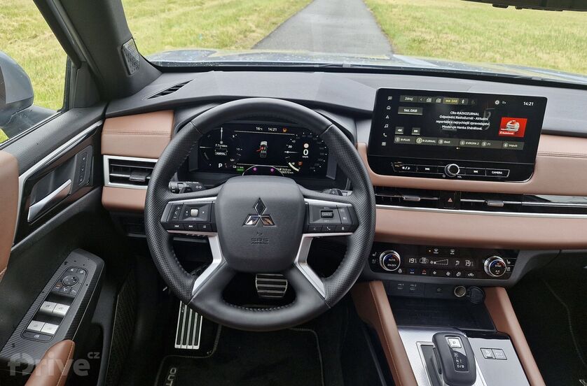 Mitsubishi Outlander (2024)