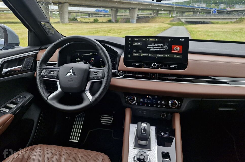 Mitsubishi Outlander (2024)