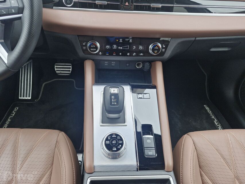 Mitsubishi Outlander (2024)