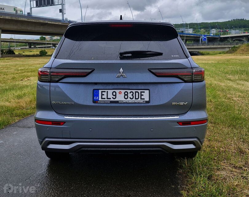 Mitsubishi Outlander (2024)