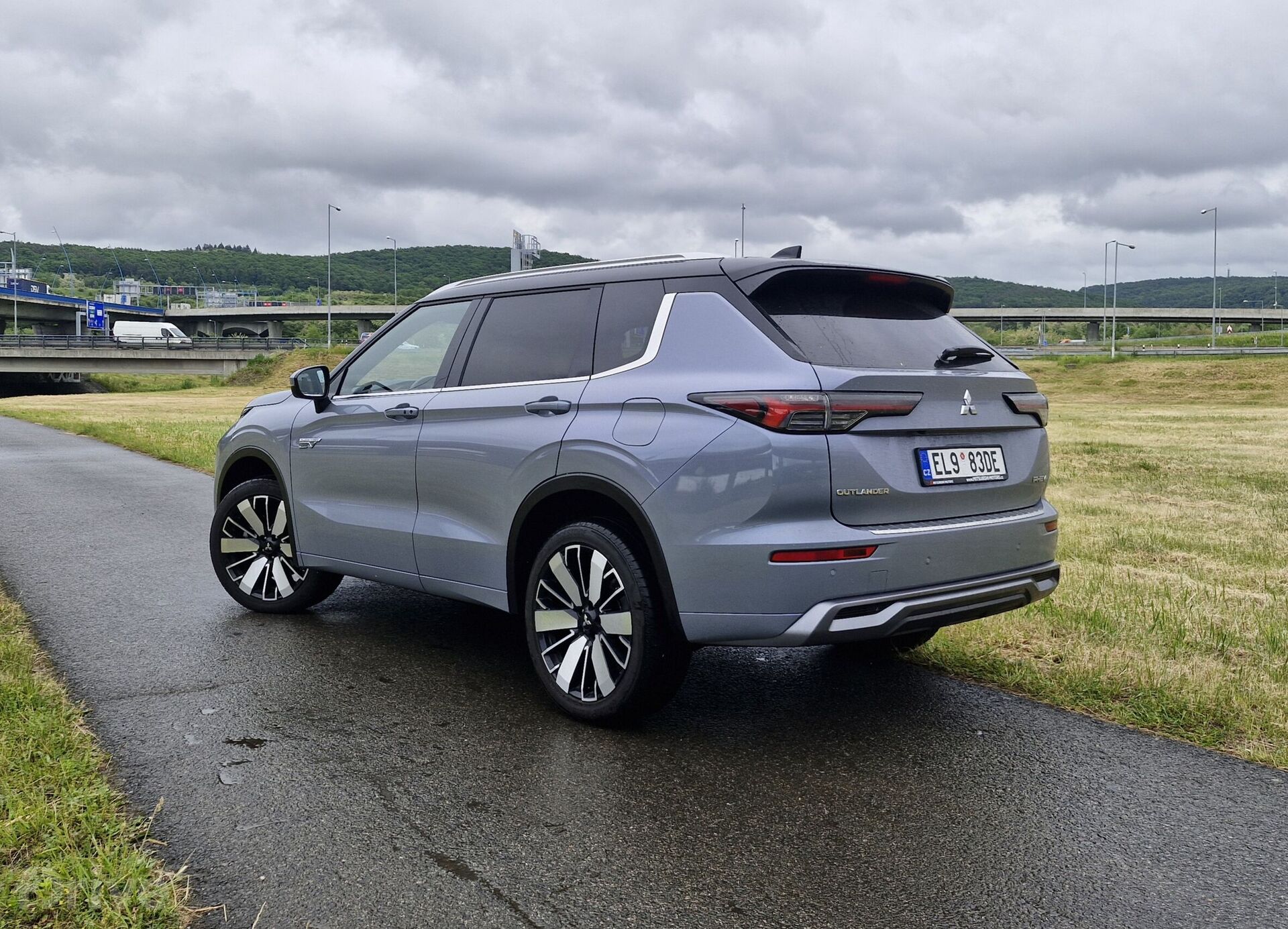 Mitsubishi Outlander (2024)