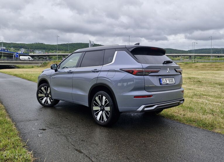 Mitsubishi Outlander (2024)