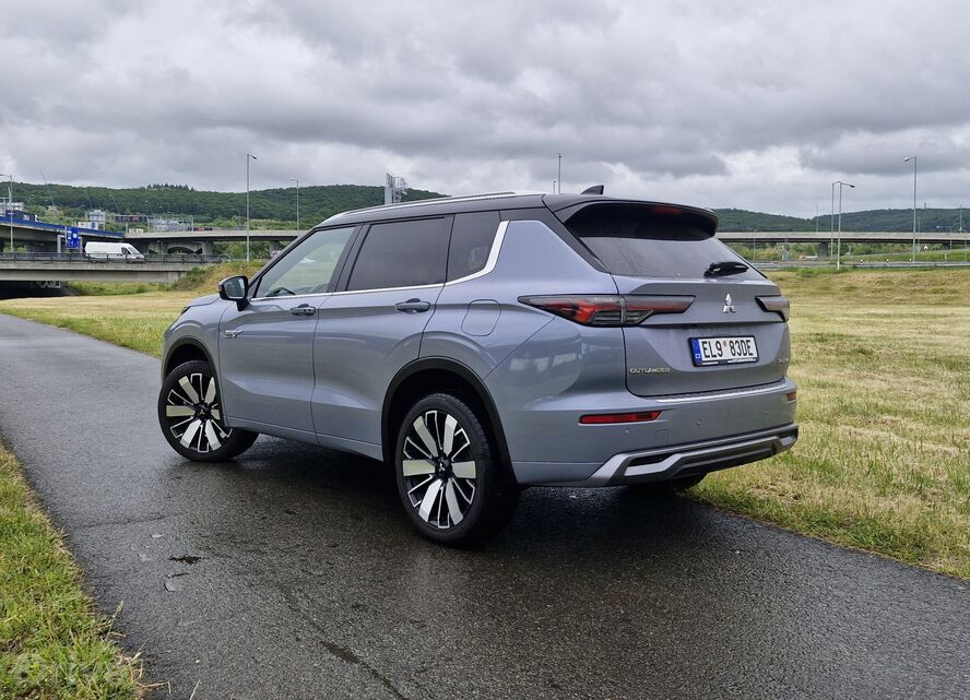 Mitsubishi Outlander (2024)