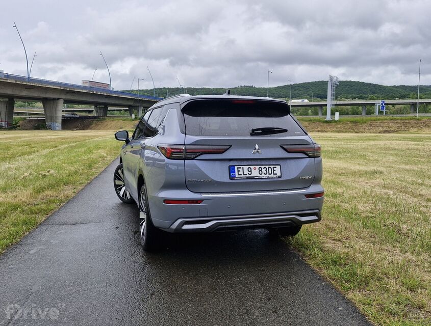 Mitsubishi Outlander (2024)