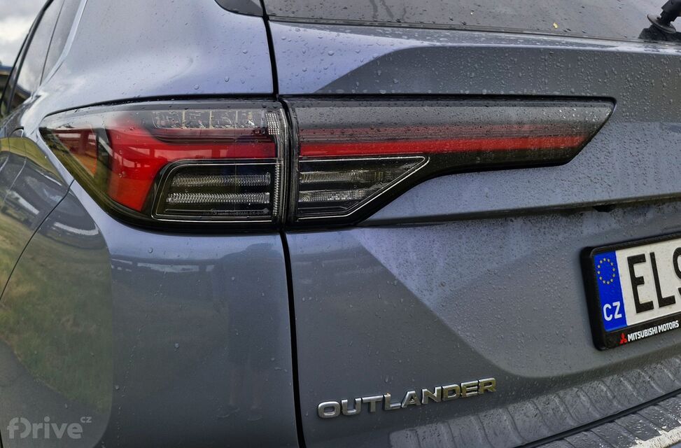 Mitsubishi Outlander (2024)