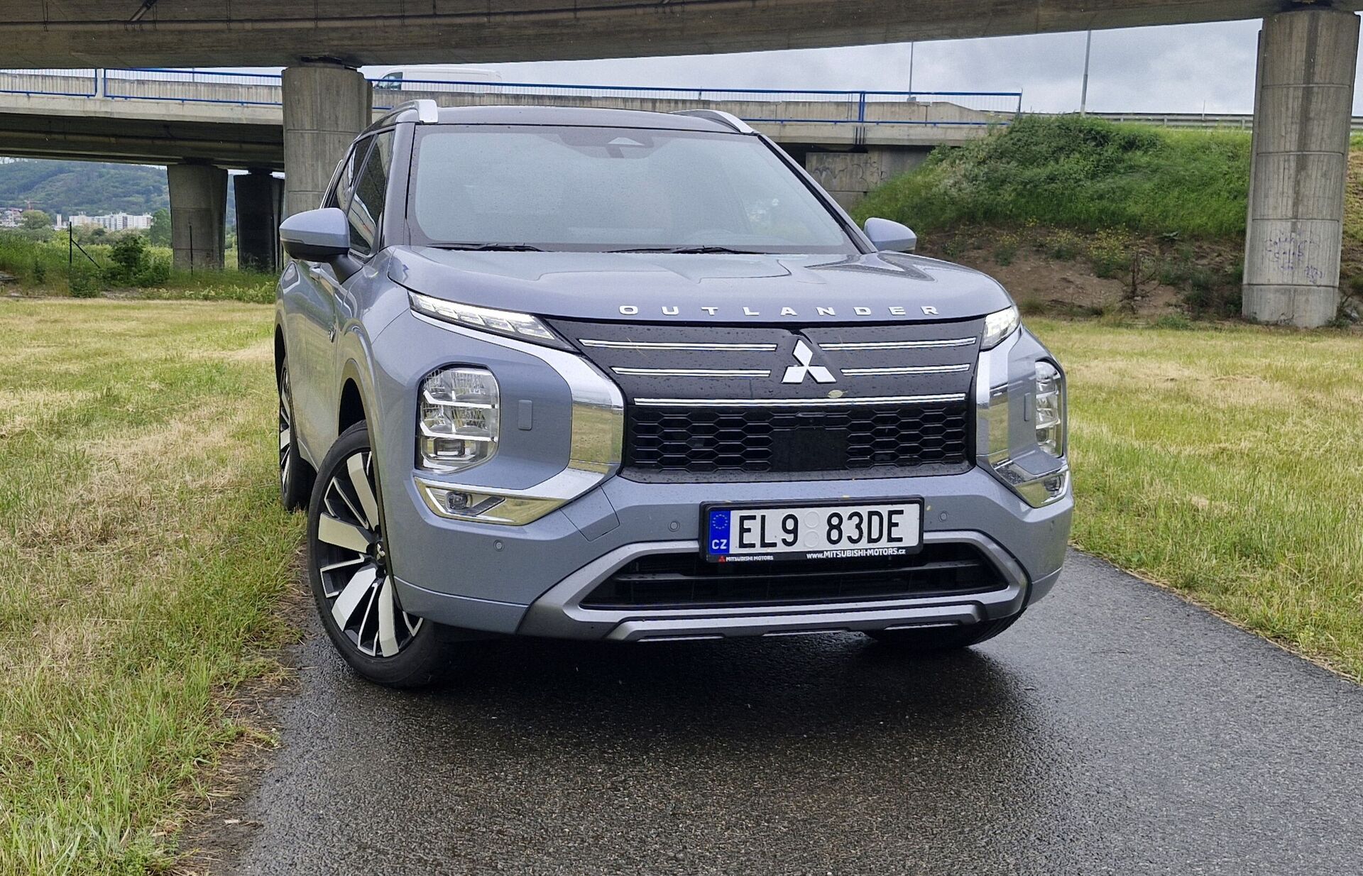 Mitsubishi Outlander (2024)