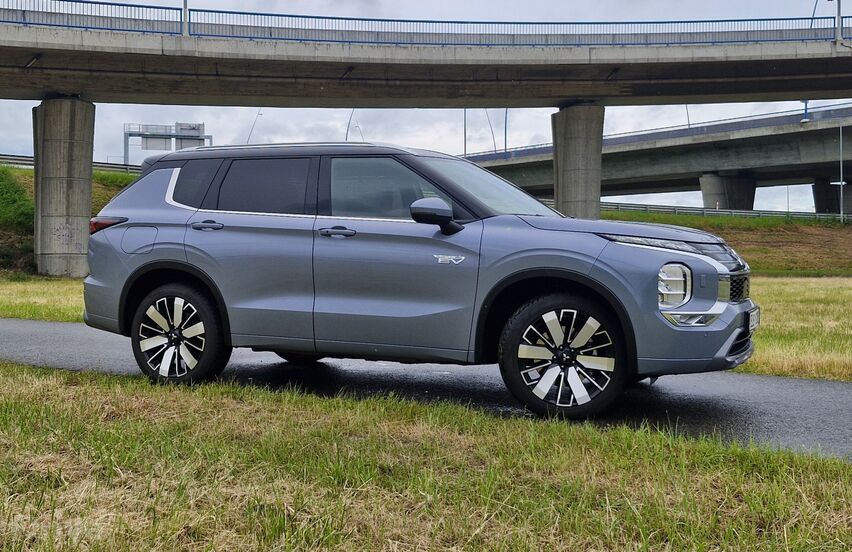 Mitsubishi Outlander (2024)