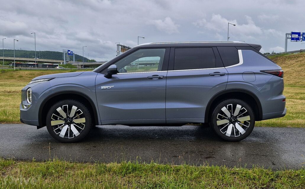 Mitsubishi Outlander (2024)