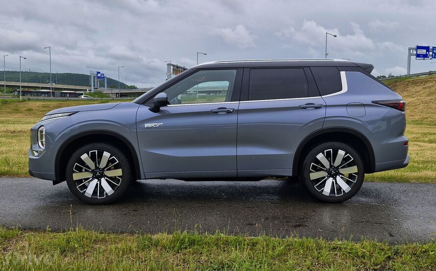Mitsubishi Outlander (2024)
