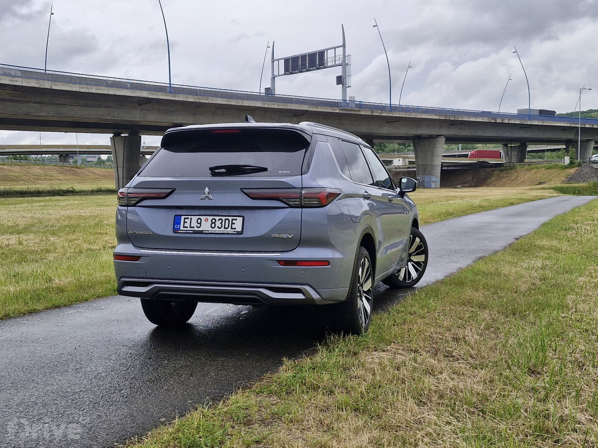 Mitsubishi Outlander (2024)