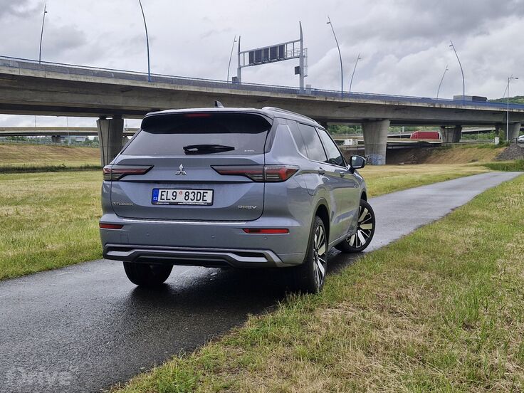 Mitsubishi Outlander (2024)