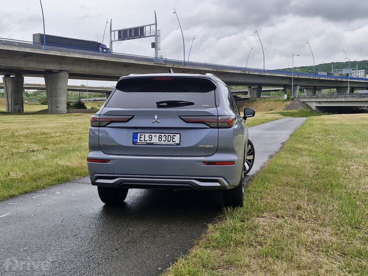 Mitsubishi Outlander (2024)