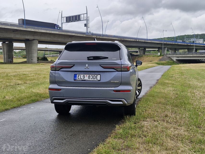 Mitsubishi Outlander (2024)