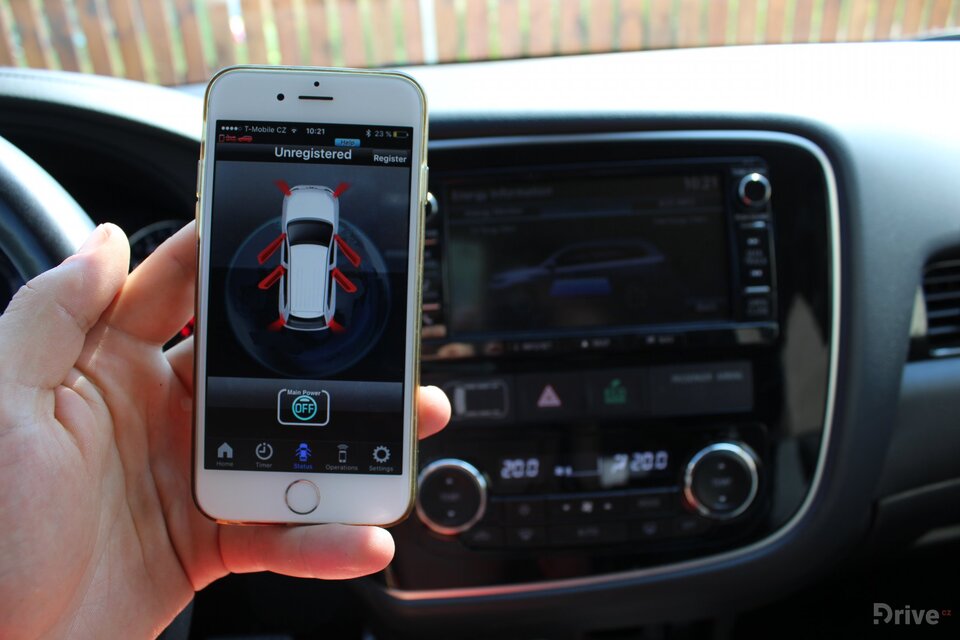 Mitsubishi Outlander PHEV (2013)