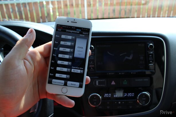 Mitsubishi Outlander PHEV (2013)