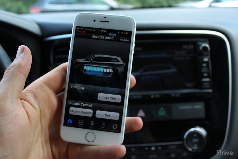 Mitsubishi Outlander PHEV (2013)