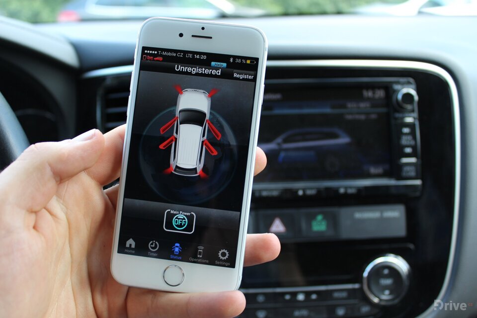 Mitsubishi Outlander PHEV (2013)