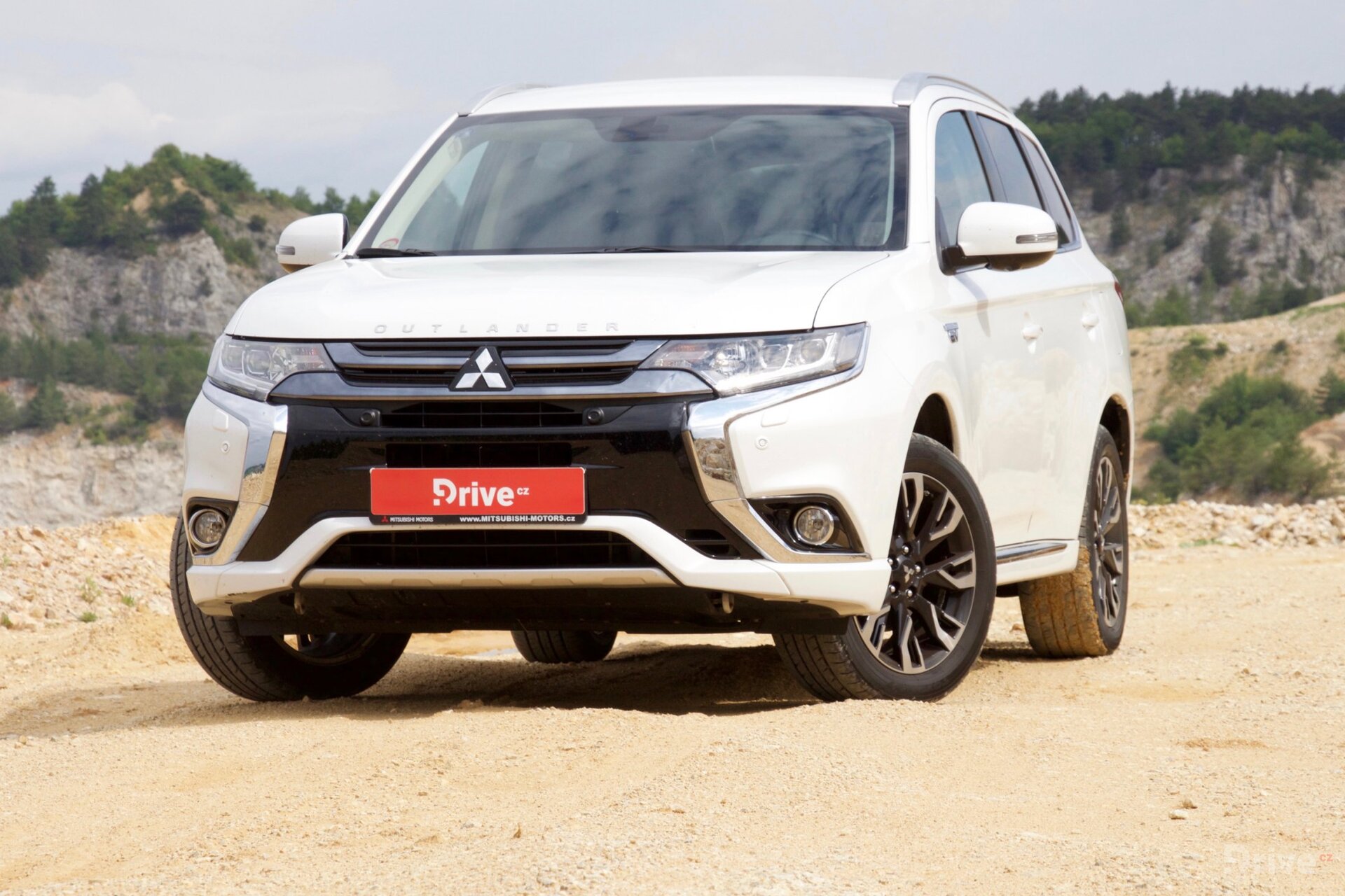 Mitsubishi Outlander PHEV (2013)