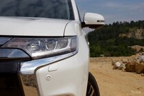 Mitsubishi Outlander PHEV (2013)