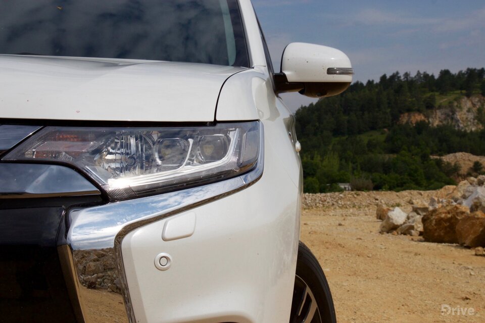 Mitsubishi Outlander PHEV (2013)