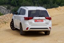 Mitsubishi Outlander PHEV (2013)
