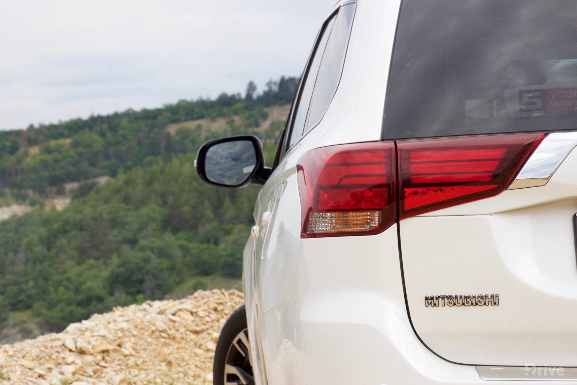 Mitsubishi Outlander PHEV (2013)