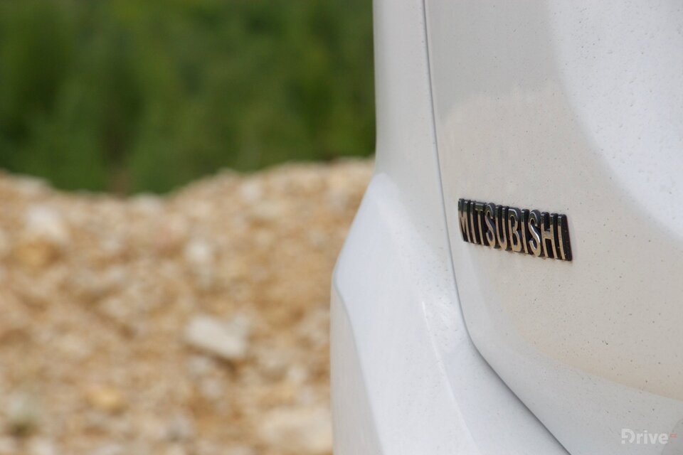 Mitsubishi Outlander PHEV (2013)