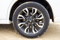 Mitsubishi Outlander PHEV (2013)