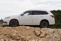 Mitsubishi Outlander PHEV (2013)