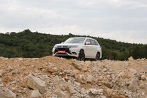 Mitsubishi Outlander PHEV (2013)