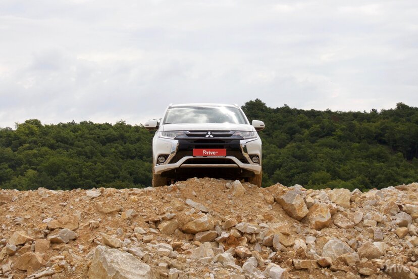 Mitsubishi Outlander PHEV (2013)