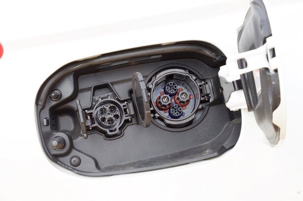 Mitsubishi Outlander PHEV (2013)