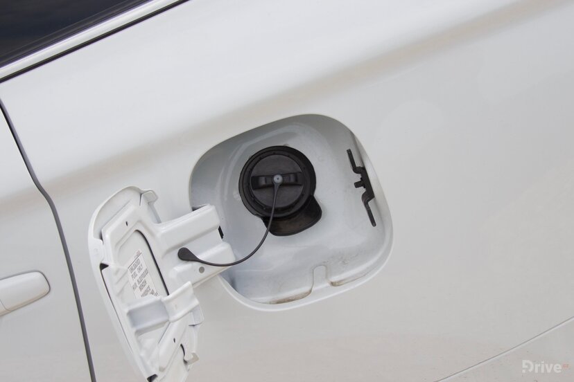 Mitsubishi Outlander PHEV (2013)