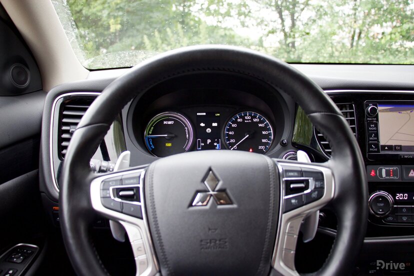 Mitsubishi Outlander PHEV (2013)