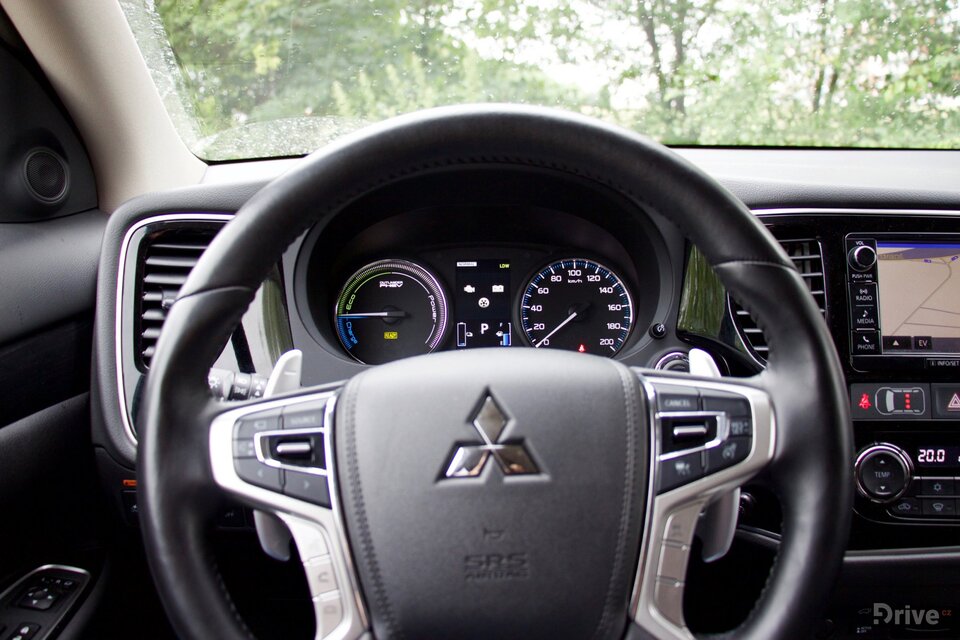 Mitsubishi Outlander PHEV (2013)