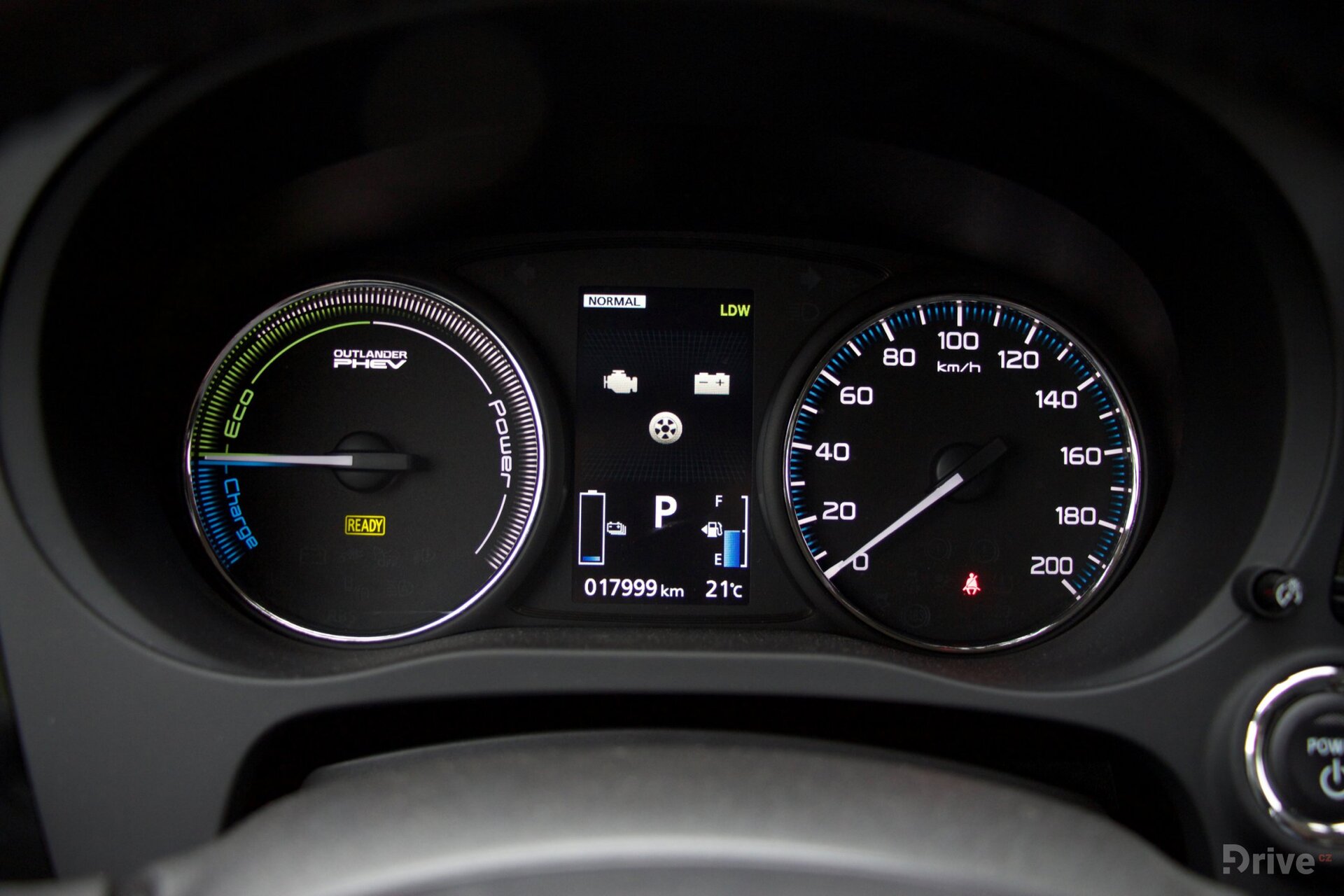 Mitsubishi Outlander PHEV (2013)