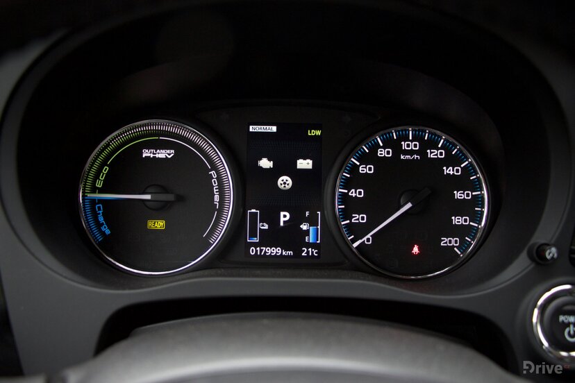 Mitsubishi Outlander PHEV (2013)