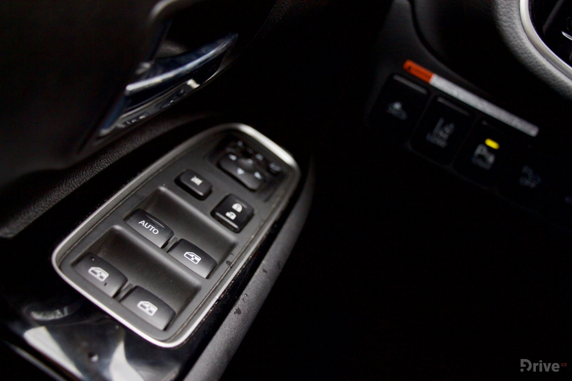 Mitsubishi Outlander PHEV (2013)