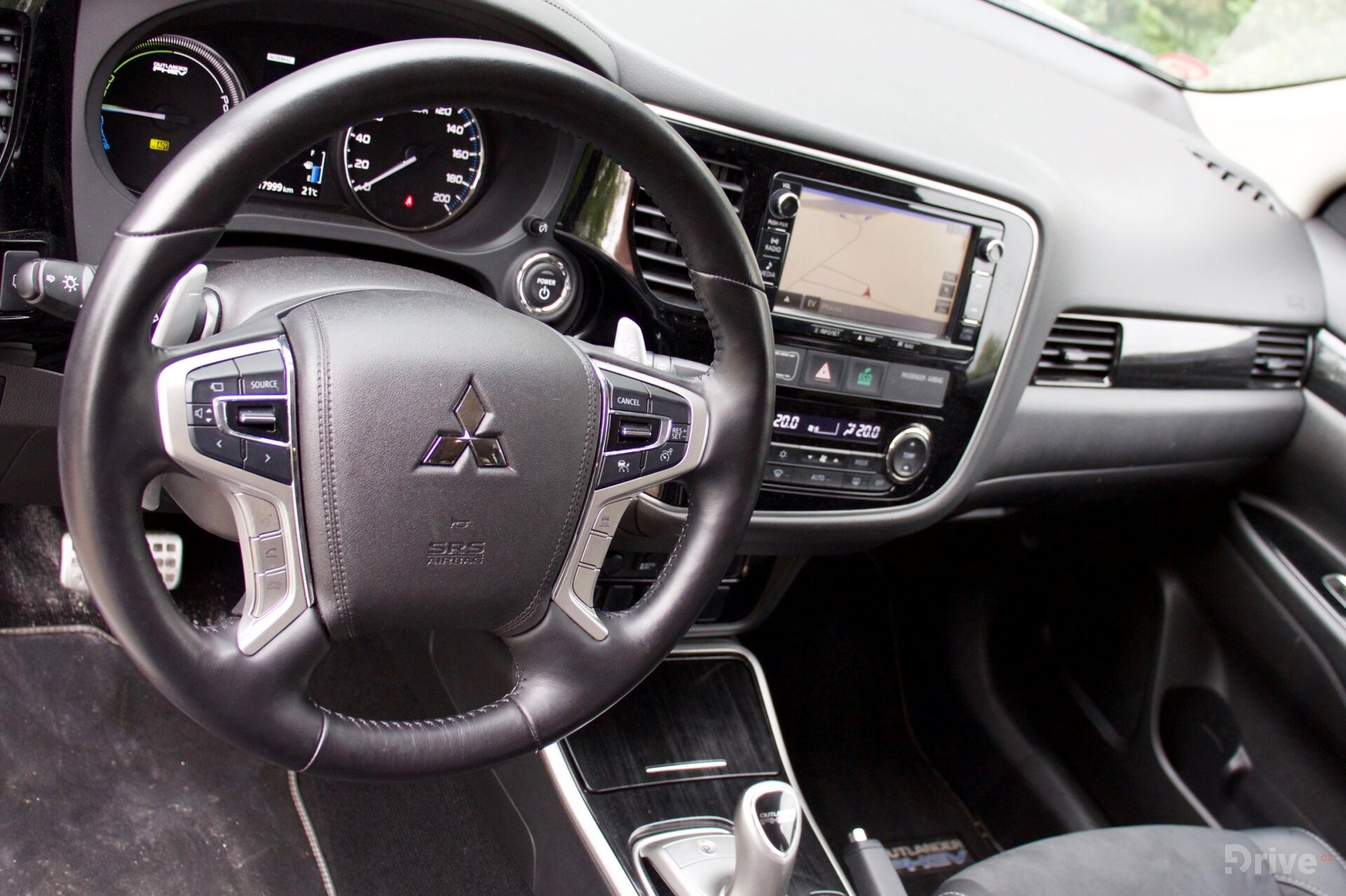 Mitsubishi Outlander PHEV (2013)