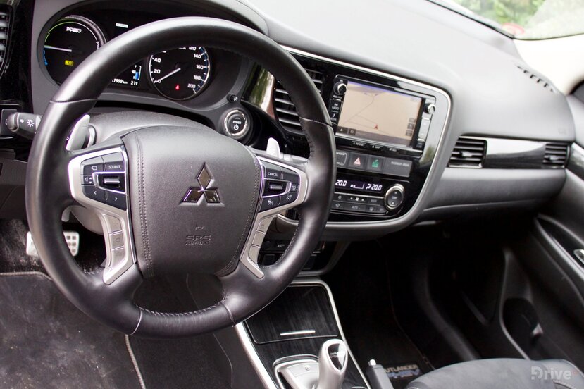 Mitsubishi Outlander PHEV (2013)