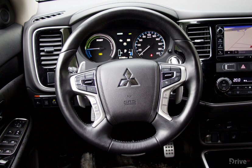 Mitsubishi Outlander PHEV (2013)