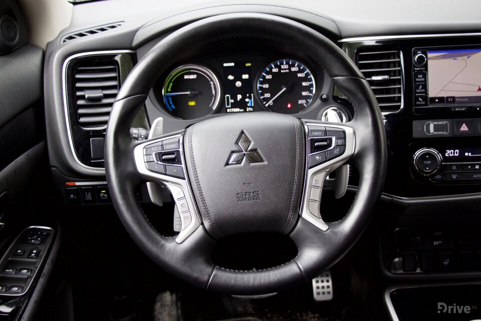 Mitsubishi Outlander PHEV (2013)