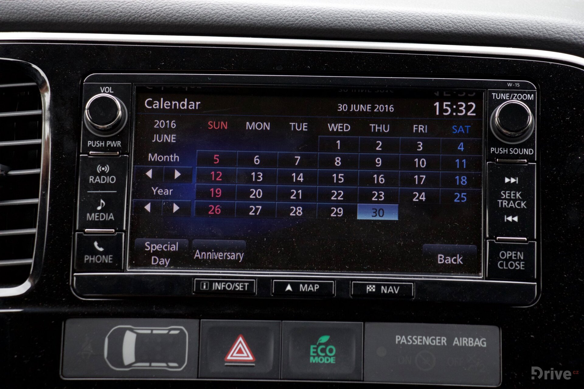 Mitsubishi Outlander PHEV (2013)