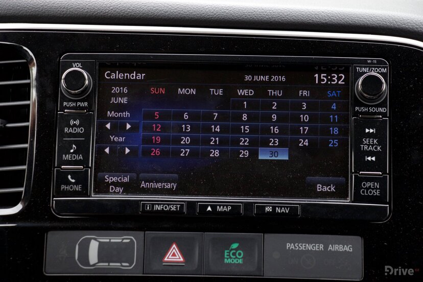 Mitsubishi Outlander PHEV (2013)