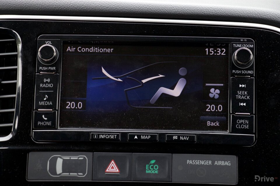 Mitsubishi Outlander PHEV (2013)