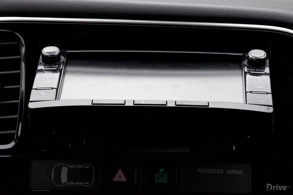 Mitsubishi Outlander PHEV (2013)