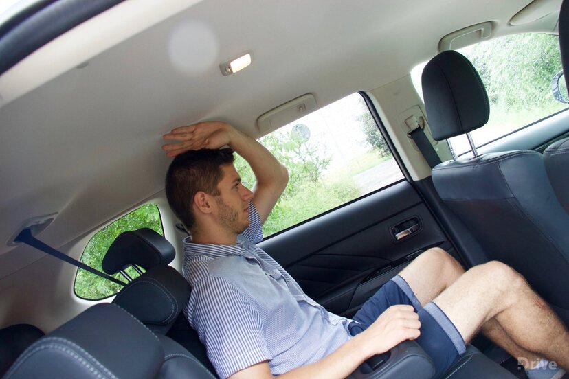 Mitsubishi Outlander PHEV (2013)