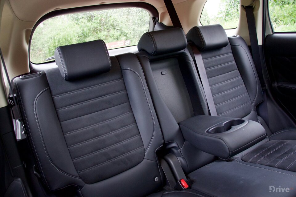 Mitsubishi Outlander PHEV (2013)