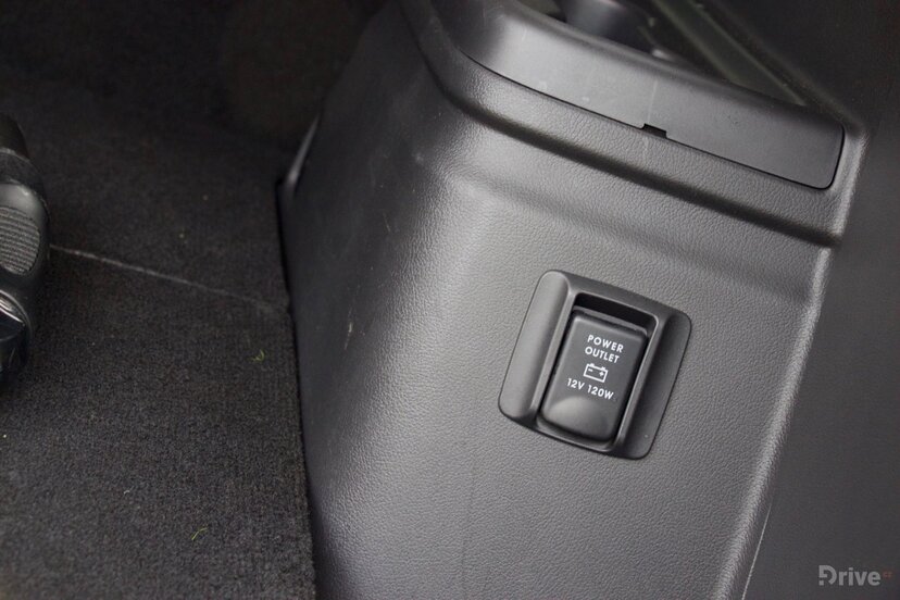 Mitsubishi Outlander PHEV (2013)